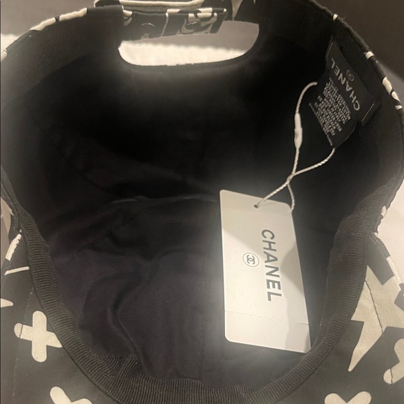 CHANEL 22P Black Baseball Cap with White Logo & Motif Print. - Picture 6 of 12